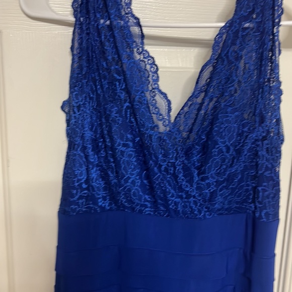 Celavie formal dress, pre owned , gently used . Color blue, size large - Picture 2 of 4